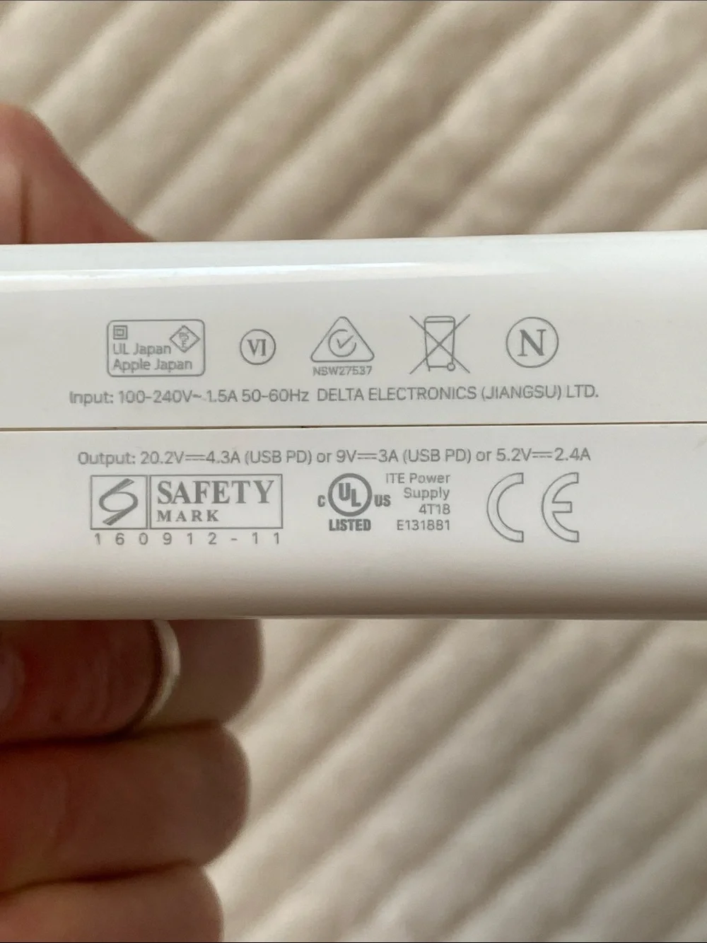 🌼 Apple White Square 87W Laptop USB-C Power Adapter MacBook